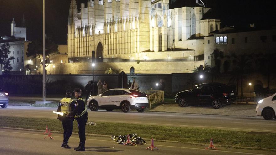 Una muerta y un herido crítico en un atropello delante de la catedral de Palma