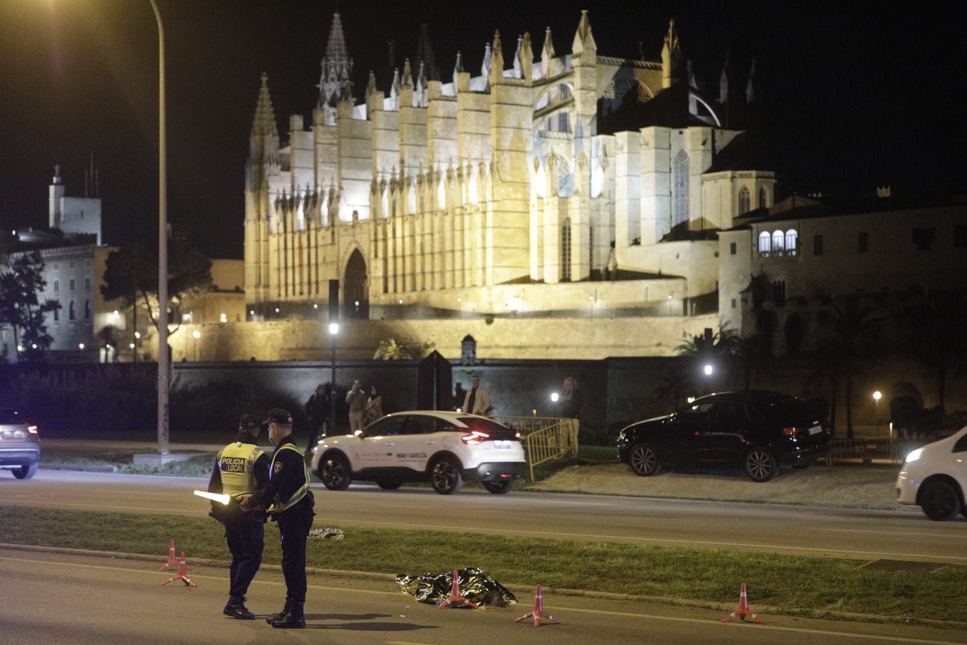 Una muerta y un herido crítico en un atropello delante de la catedral de Palma