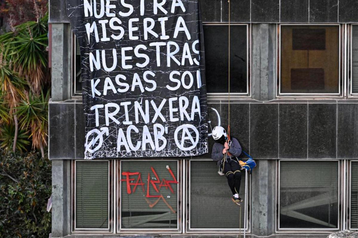 Desalojo de las casas ocupadas de El Kubo y La Ruïna en la Bonanova