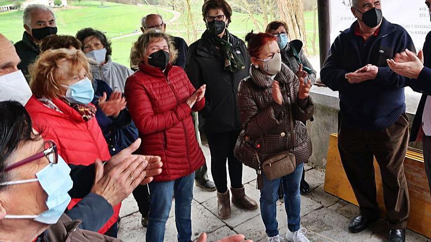 Los vecinos que asistieron a la visita a la obra.