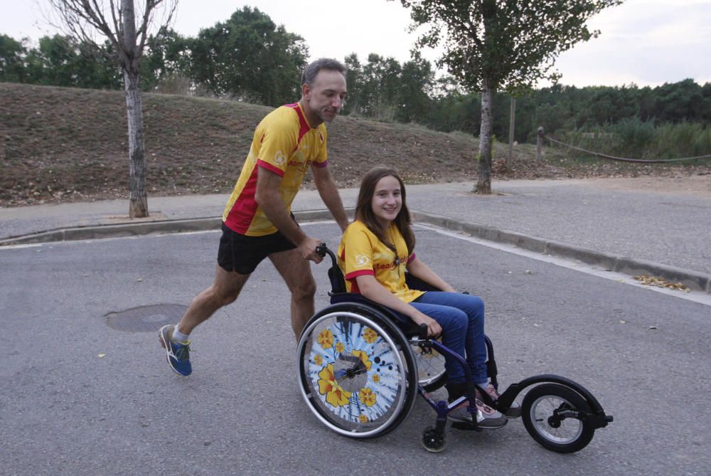 Adrià Royes i la seva filla Atena corren maratons per conscienciar sobre les malalties rares
