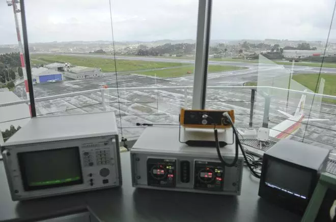 La huelga de controladores de Alvedro comienza con servicios mínimos para el 83% de los pasajeros del aeropuerto