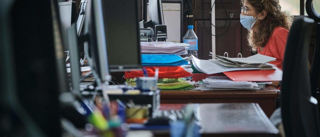 Trabajadores del PAS en el Rectorado de la Universidad de La Laguna. | |