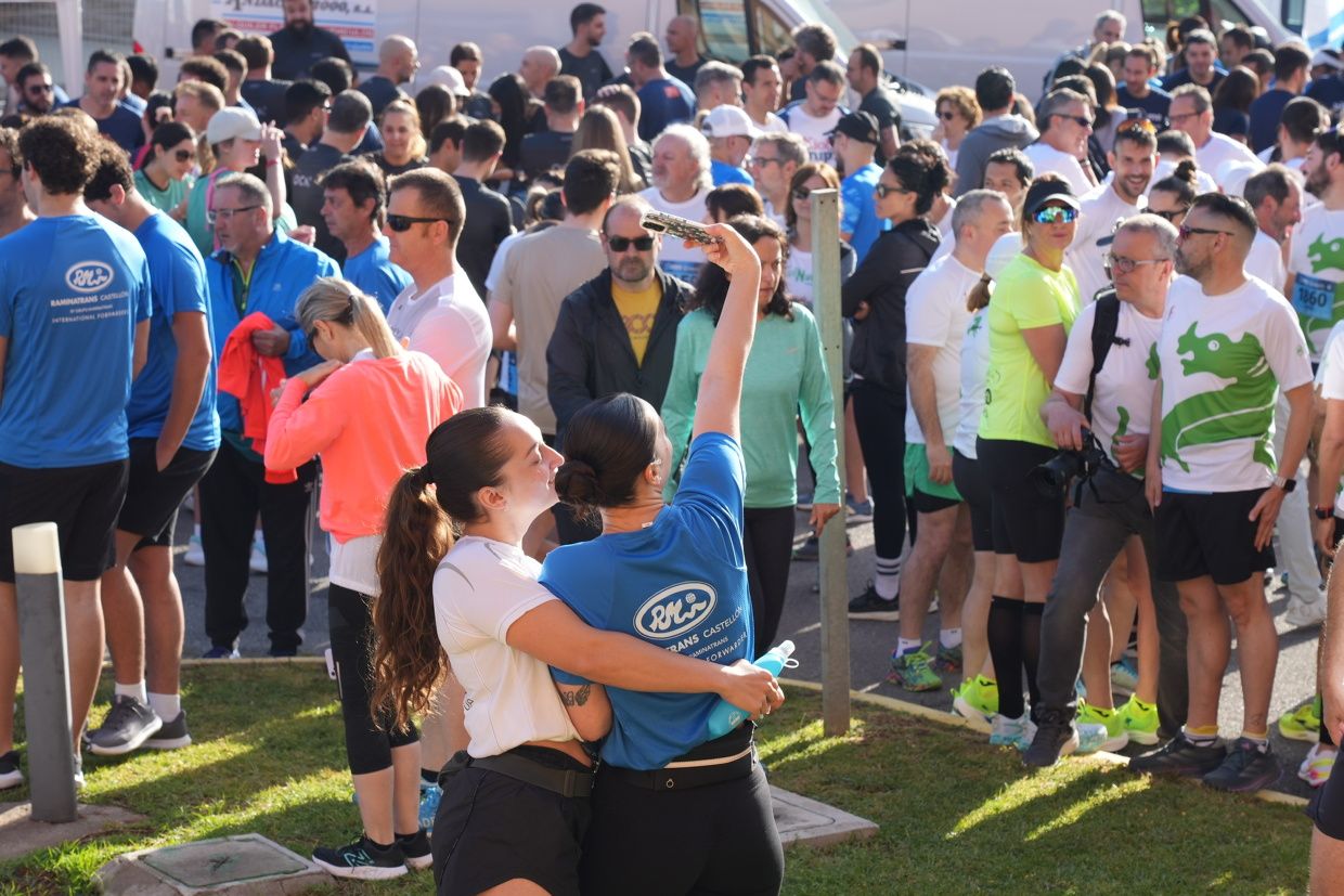 Búscate en las fotos de la Carrera de las Empresas en Castellón
