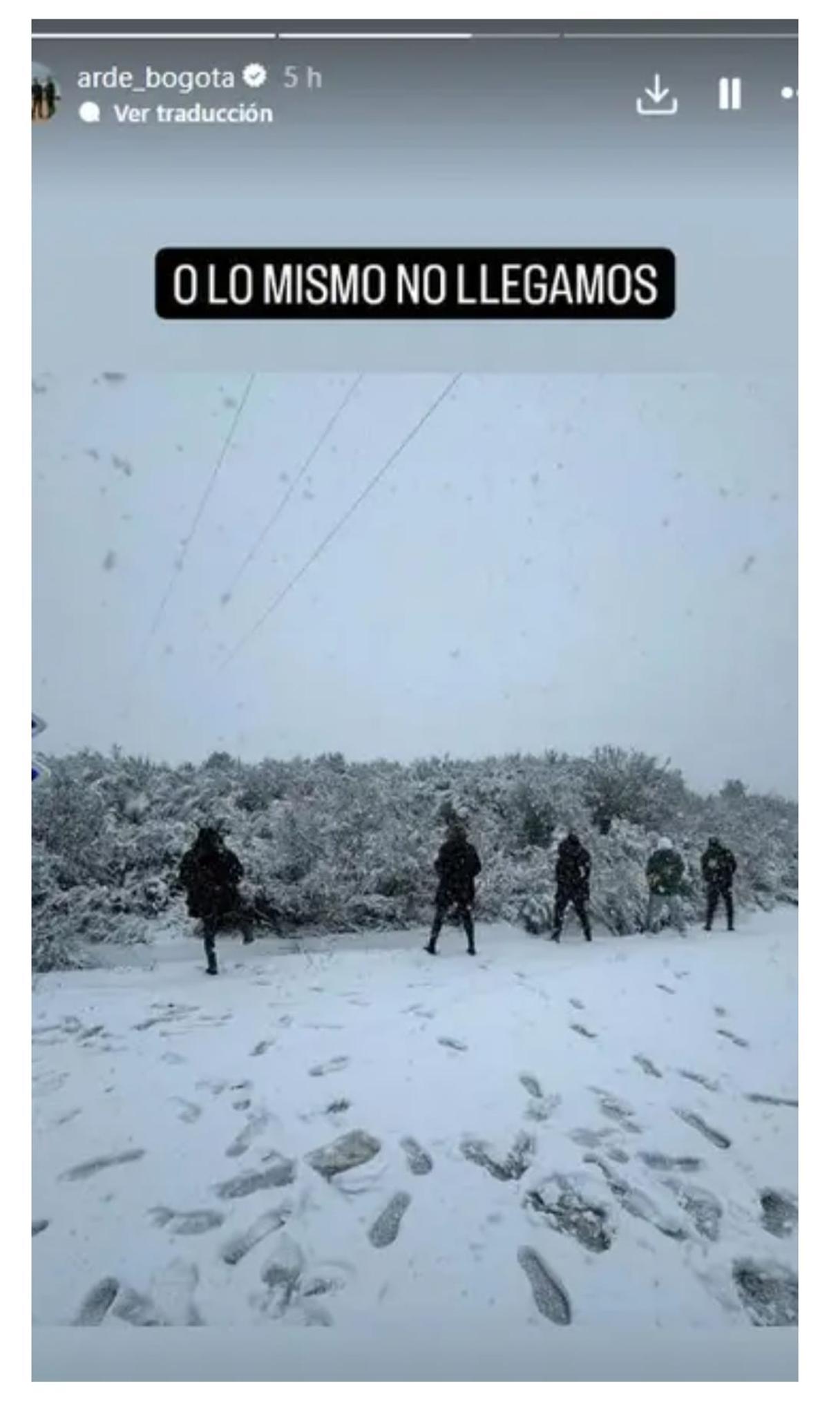 Otra de las divertidas story de Arde Bogotá rodeados por la nieve en su viaje a Arzúa