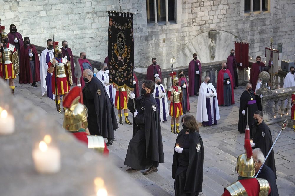 Girona viu el Divendres Sant amb l'acte de la Veneració de la Creu