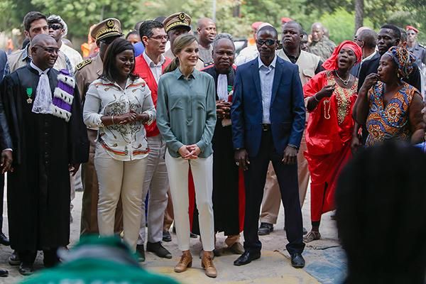 Letizia Ortiz durante su visita a la Universidad de Ziguinchor, en Senegal