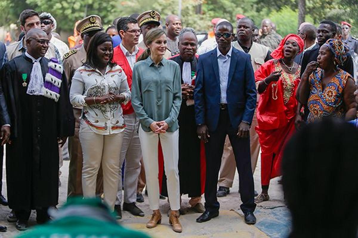 Letizia Ortiz durante su visita a la Universidad de Ziguinchor, en Senegal