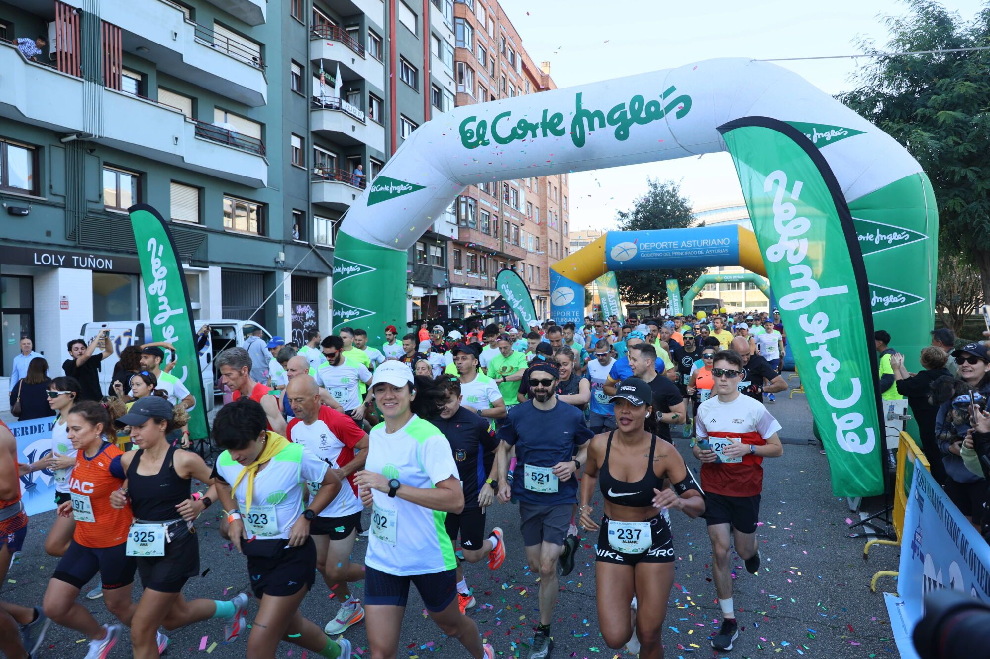 Marco García y Lola Pérez reinan en una media maratón “de récord” en Oviedo