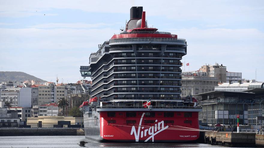 El crucero ‘Valiant Lady’ visita A Coruña en su primera escala en España