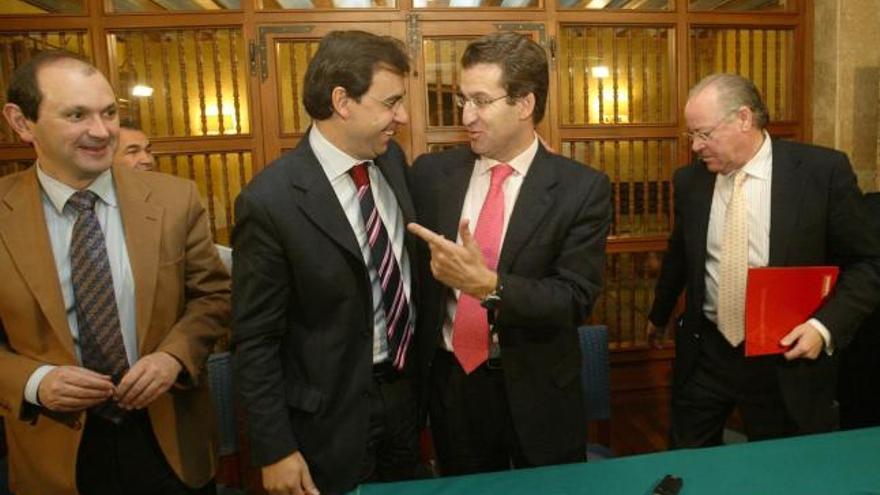 Núñez Feijóo (derecha) junto a Martínez Maíllo en la reunión sobre el AVE en Zamora en 2006.