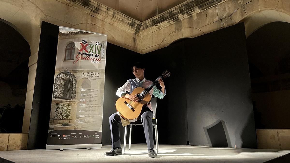 Sohta Nakabayashi, durante su actuación en el XXIV Festival de Guitarra Ciutat d&#039;Elx