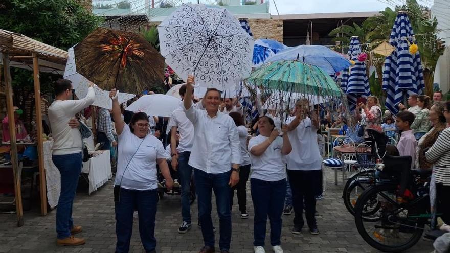 Así ha sido el maravilloso desfile inclusivo en Els Magazinos de Dénia: arte, música de banda y muchas sonrisas