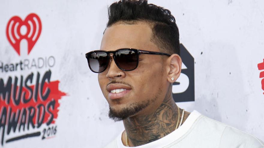 Chris Brown, arrestat a París acusat de violació