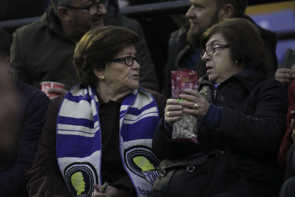 Dos errores del meta gaditano condenan al Hércules en su mejor partido de la temporada.