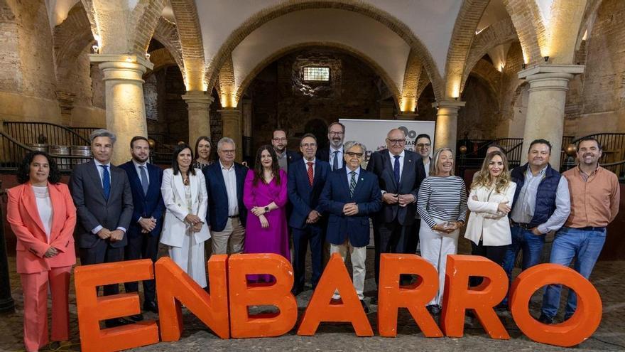 La muestra de alfarería Enbarro reúne a 20 expositores en las Caballerizas Reales