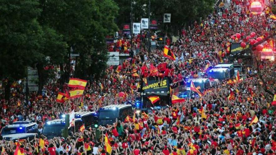 Las calles de Madrid se tiñeron de rojo y se transformaron en una gran fiesta.