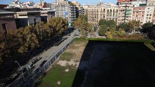 Los bomberos critican que su antiguo solar del Eixample lleve vacío 10 años