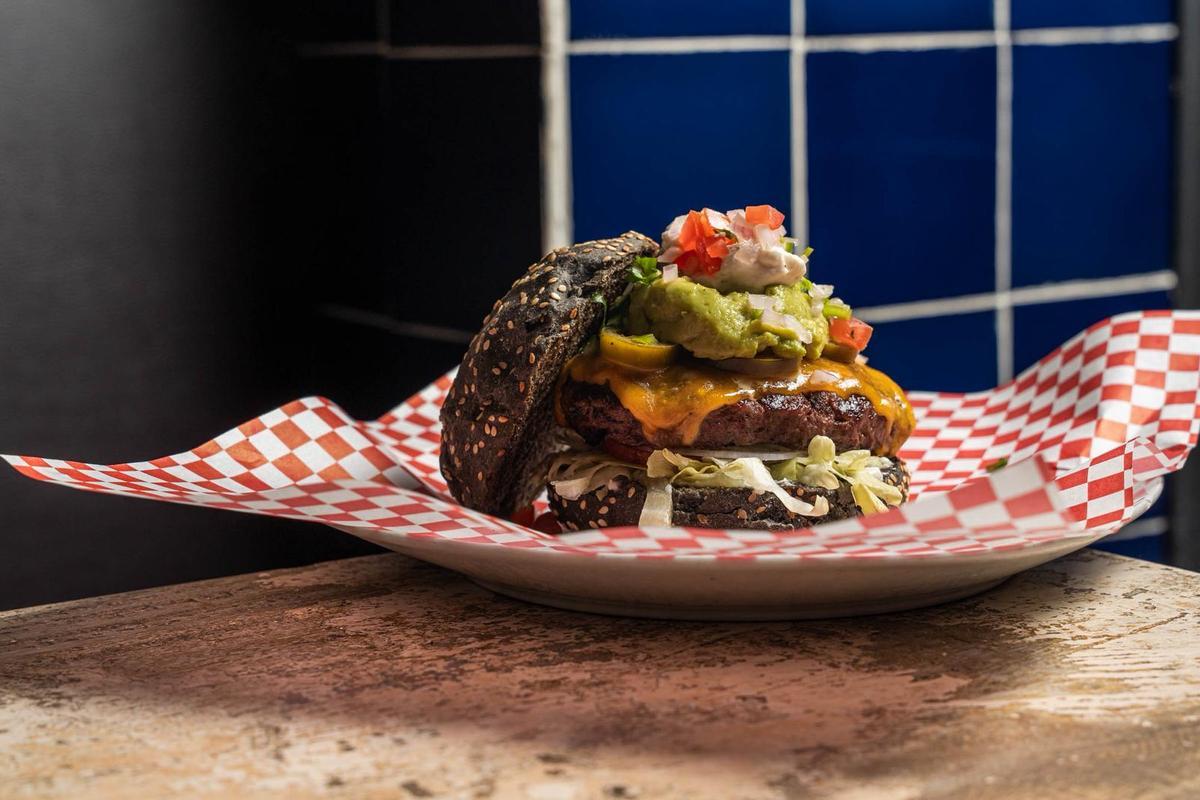 La hamburguesa Acapulco de La Informal