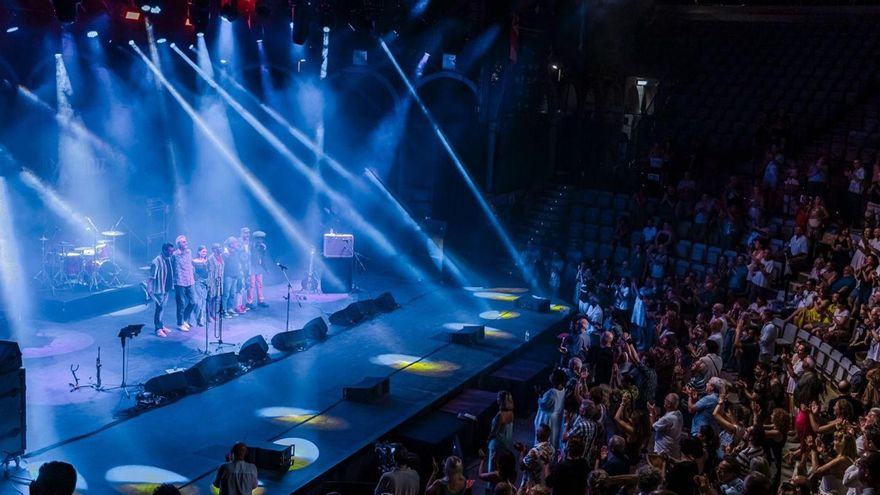 El septeto que conforman el Brooklyn Funk Essentials puso a bailar al Jazz San Javier con su energía.