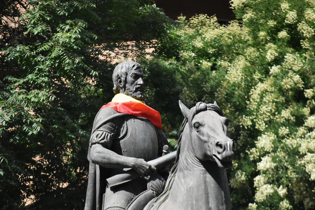 Galería | Hernán Cortés sigue celebrando el Mundial de España en Cáceres