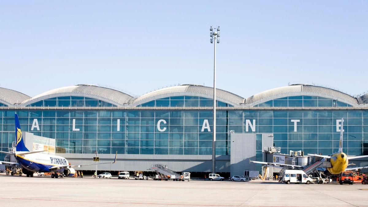 Pista del aeropuerto Alicante-Elche Miguel Hernández en una imagen de archivo.