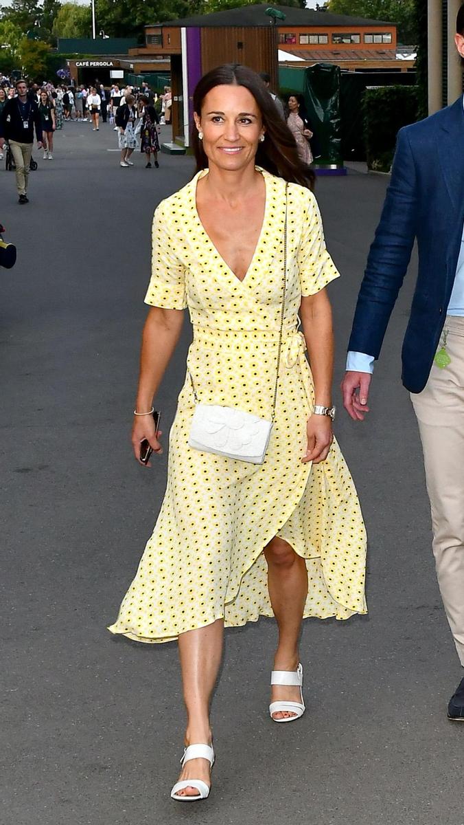 Pippa Middleton con su vestido limón y margarita en Wimbledon 2019