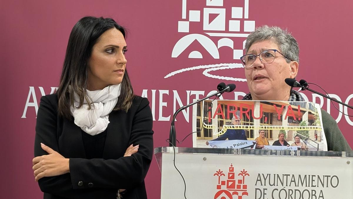 La concejala del PSOE Carmen González y la representante vecinal Ana Sánchez, de Moreras.
