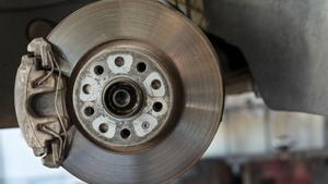 No cambiar las pastillas de freno cuando toca puede provocar daños más graves en los discos.