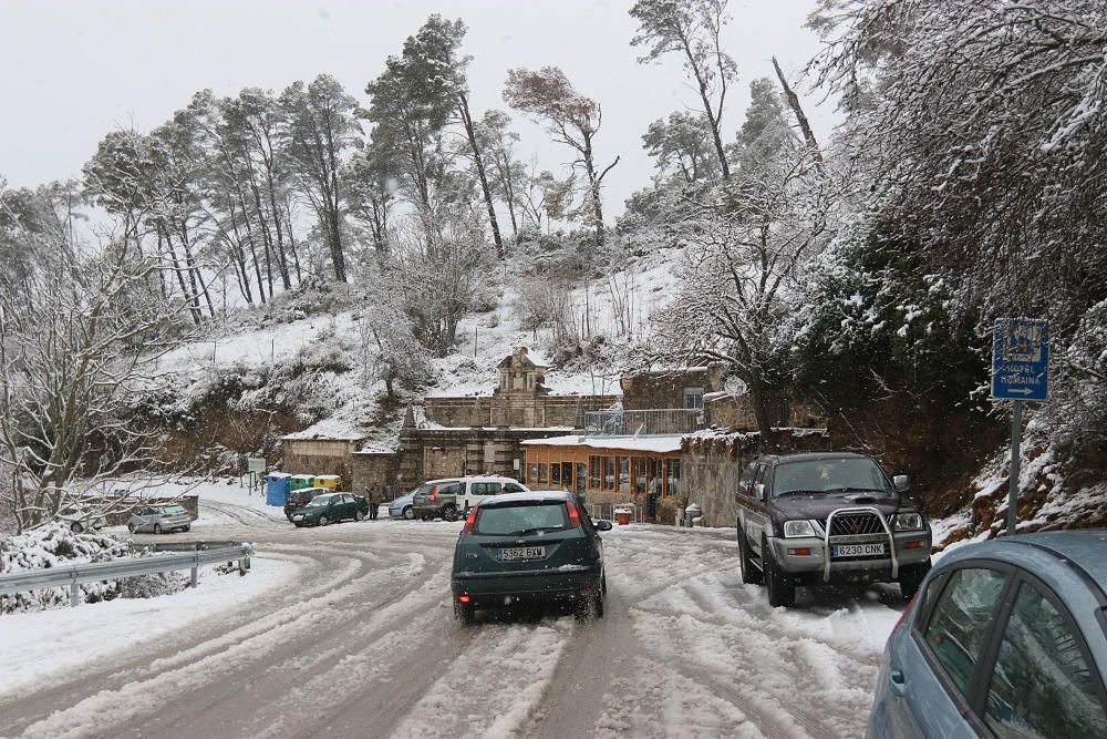 Las primeras nevadas llegan al Puerto del León, en los Montes de Málaga, que se sitúa a 900 metros de altura