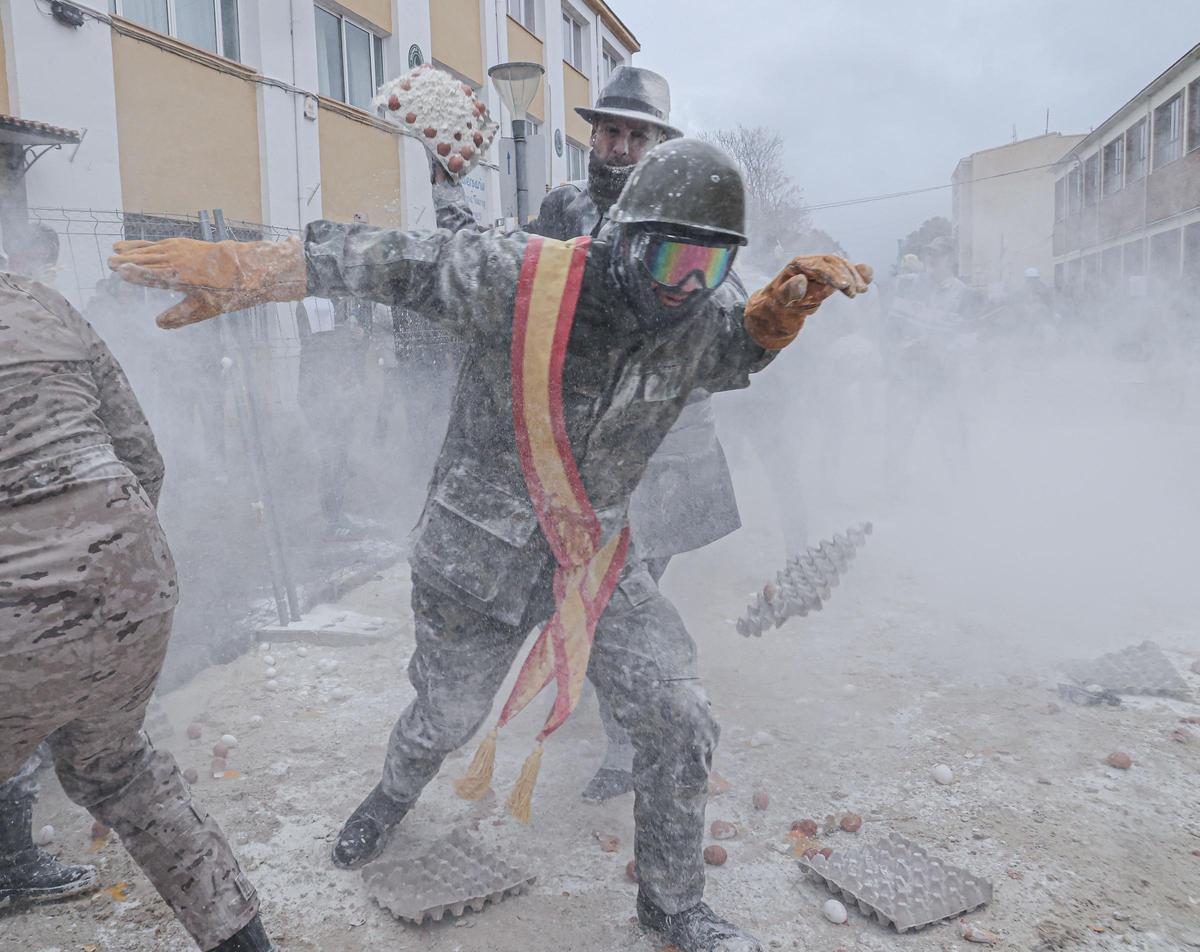 Els enfarinats toman Ibi Els enfarinats toman Ibi