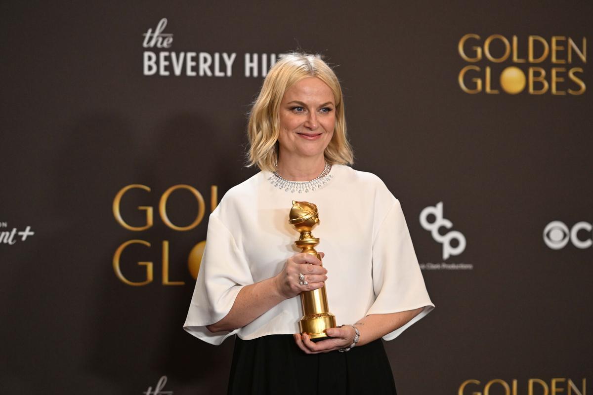 11 January 2026, US, Los Angeles: American actress Amy Poehler celebrates in the Press Room during the 83rd Golden Globe Awards. Photo: Kevin Sullivan/ZUMA Press Wire/dpa Kevin Sullivan/ZUMA Press Wire/d / DPA 11/01/2026 ONLY FOR USE IN SPAIN. Kevin Sullivan/ZUMA Press Wire/d / DPA;entertainment;celebrity;arts;culture;televison;theatre;radio;music;fashion;cinema;83rd Golden Globe Awards;