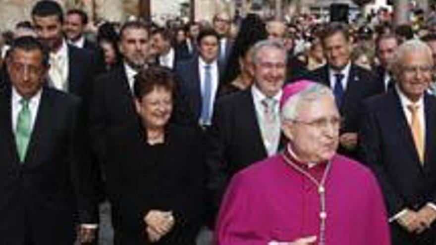El nuevo obispo llama a &quot;evangelizar&quot; para superar la crisis