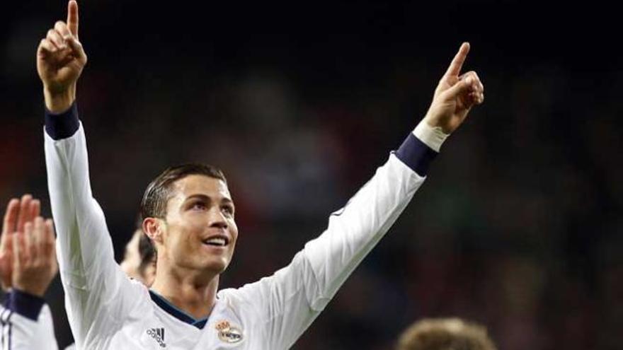 Cristiano Ronaldo celebra uno de sus goles ante el Sevilla.