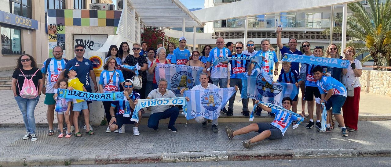 Aficionados del Coria, por las calles de Benidorm.