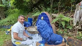 Recta final de los trabayos pa que les fontes de la Fonte-Baxa, en L.luarca, rescamplen con tola so guapura