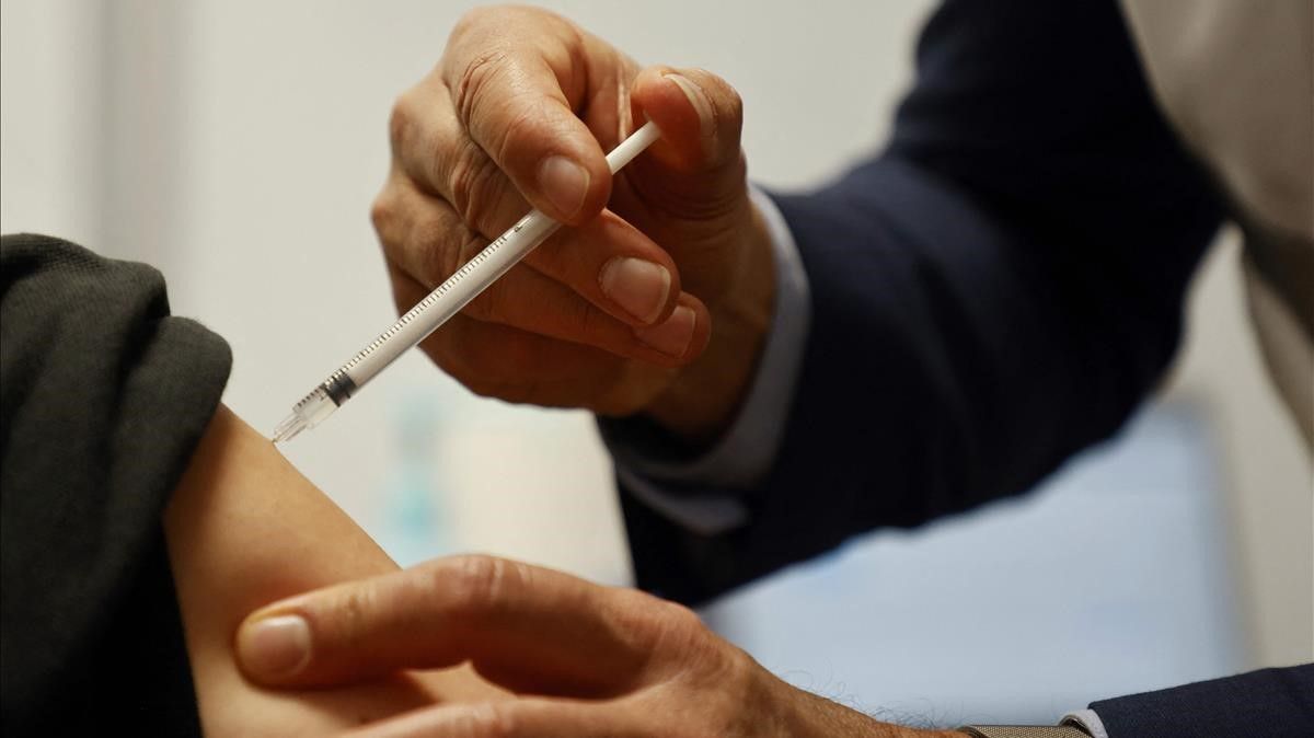 A pregnant women is vaccinated with the AstraZeneca vaccine against Covid-19 at the Stade de France stadiun  in Saint Denis  northern Paris on April 23  2021  (Photo by Ludovic MARIN   AFP)