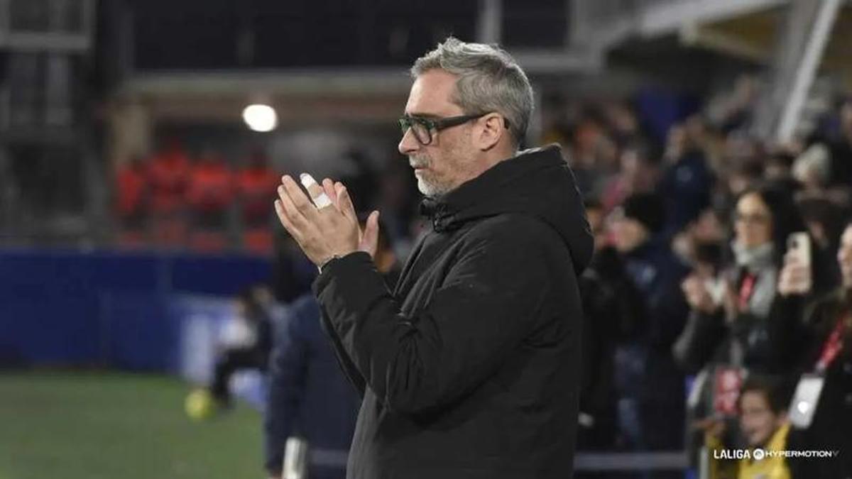 Bolo aplaude durante un duelo liguero