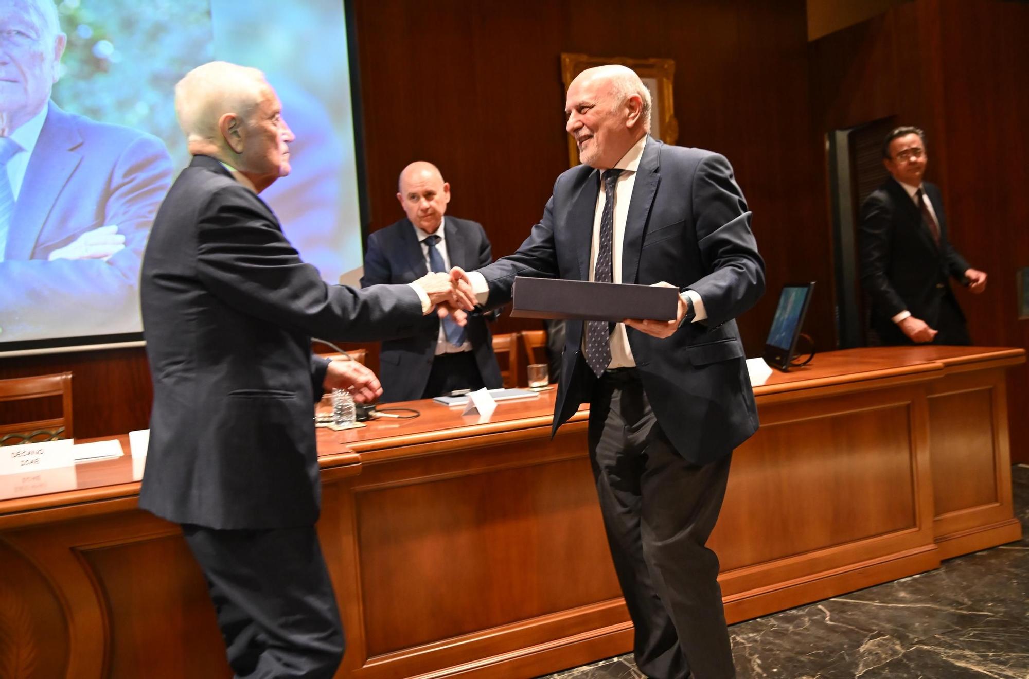 El Colegio de Abogados de Elche acoge la entrega de premios del I Certamen Jurídico Tomás Vives