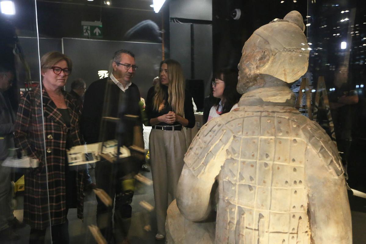 El presidente de la Diputación de Alicante, Toni Pérez, durante la retirada de las piezas