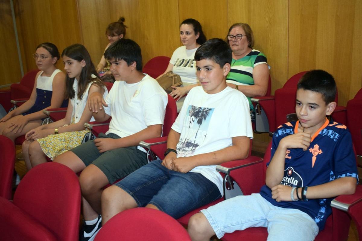 El acto de entrega de diplomas en el Auditorio Municipal de Valga.