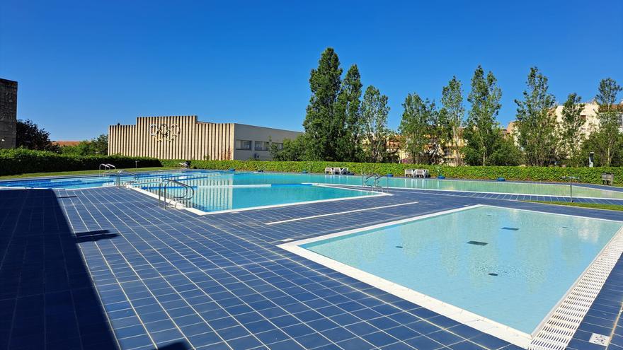 Figueres reobre la piscina exterior amb càmeres de videovigilància i un vigilant de seguretat