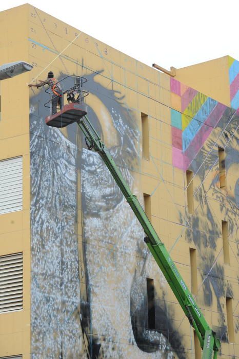 Kobra finaliza su gran mural en el Puertas de Castilla