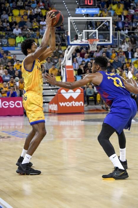 09-02-20 DEPORTES. PABELLON GRAN CANARIA ARENAS. SIETE PALMAS. LAS PALMAS DE GRAN CANARIA. Partido de baloncesto entre los equipos del Herbaife GC y el Barcelona.    Fotos: Juan Castro.