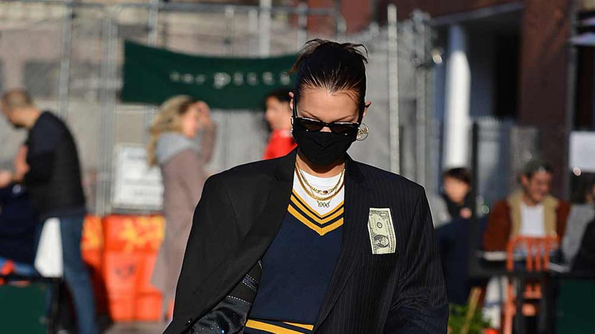 Bella Hadid se apunta a un look 'old school' para dar una vuelta por Nueva York