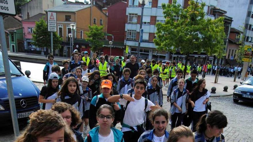 La marcha, por la plaza de Les Campes.