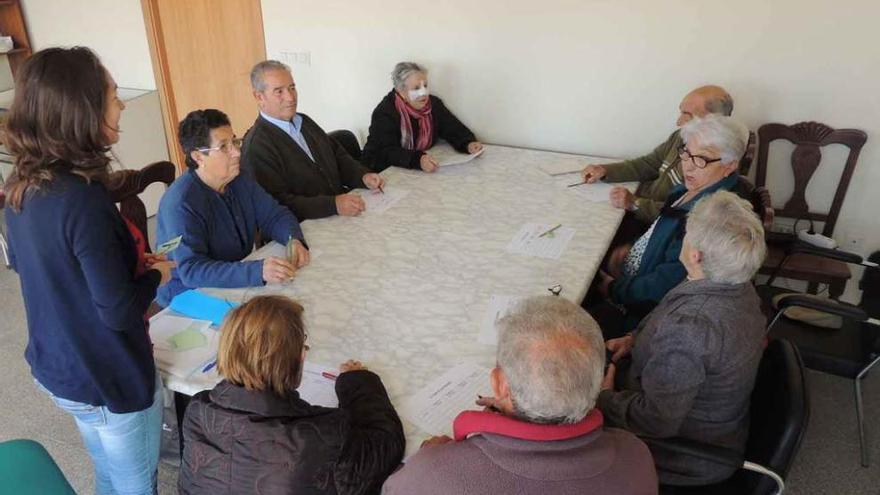 Los participantes, ayer, en el taller de memoria organizado en Fuente Encalada.