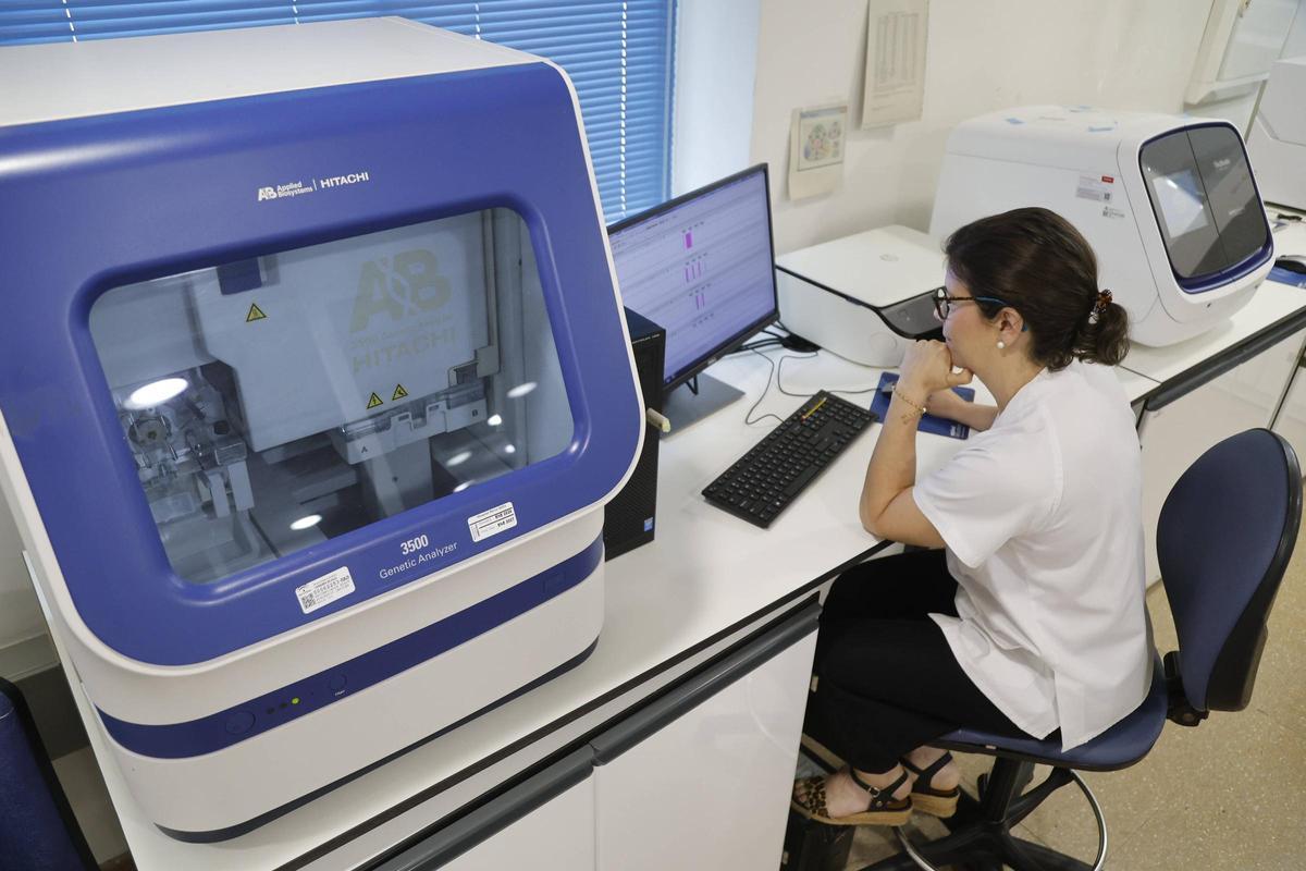La Unidad de Reproducción Asistida y de Genética del hospital Reina Sofía prestan asesoramiento a las familias con necesidades específicas para tener descendencia.