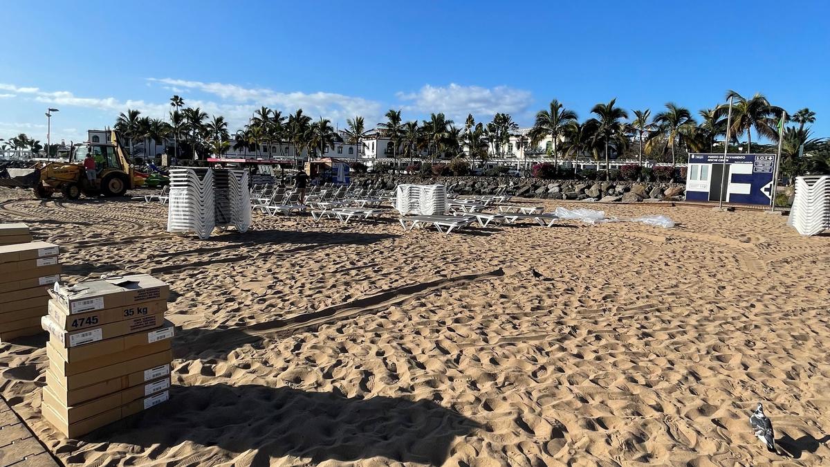 La gestión municipal de siete playas se estrena con nuevas hamacas y sombrillas
