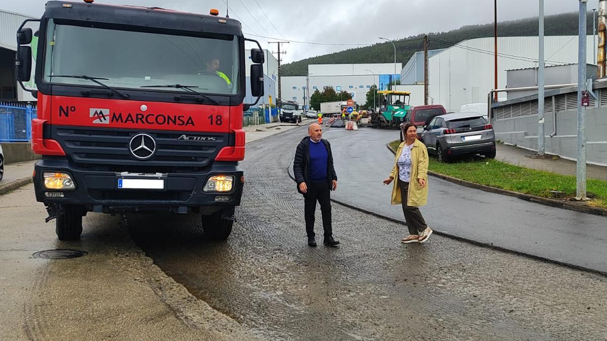 O rexedor, José Carlos Vidal, e a edil de Obras, Patricia Lojo, supervisaron as actuacións.